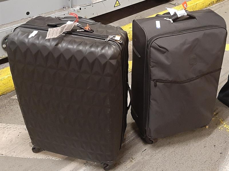 Kufry ukrývaly 33 kg drogy | Celní správa ČR
